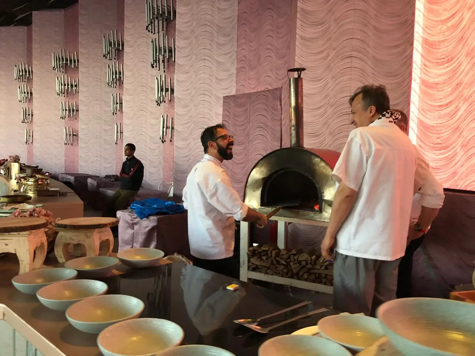Live pizza oven station